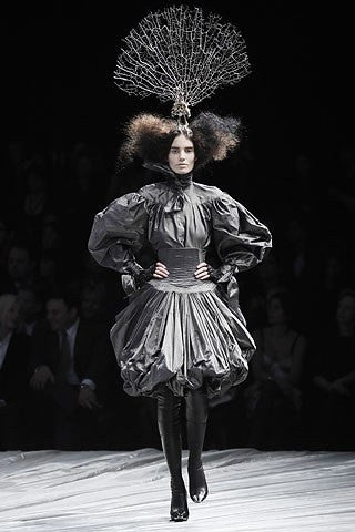Runway Alexander Mcqueen Logo Change 10 Fashion Designs Inspired