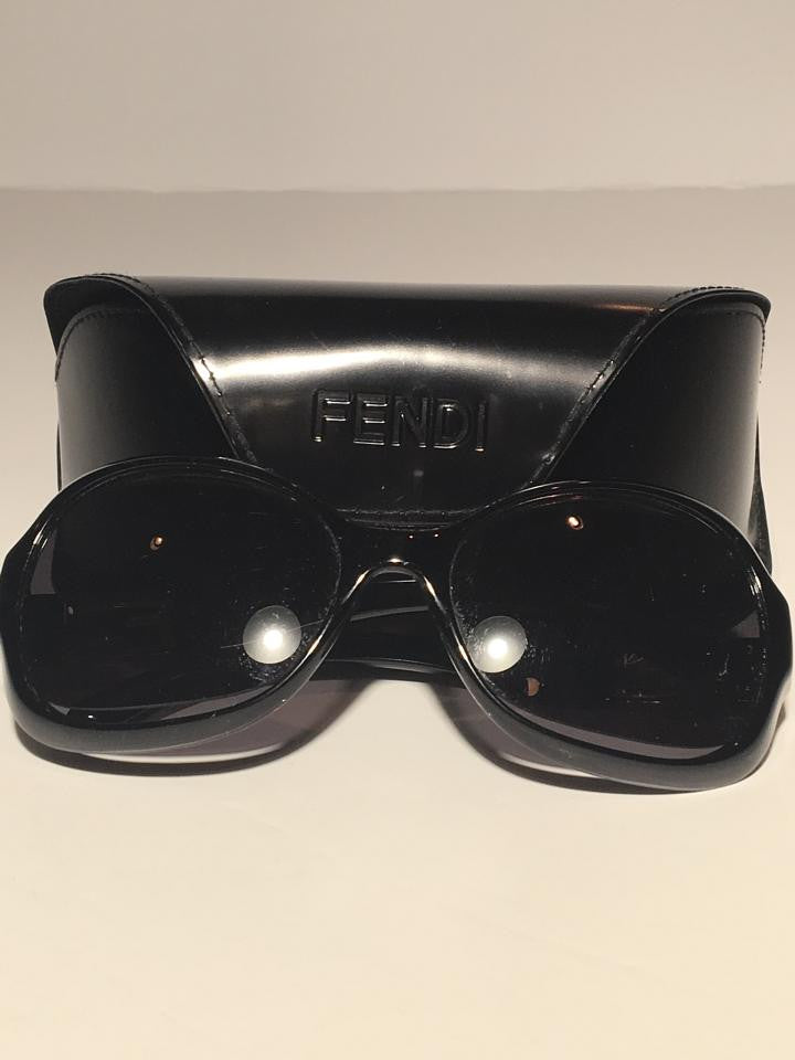 Fendi - Black Sunglasses with Gold Detail – LUXHAVE display picture 2