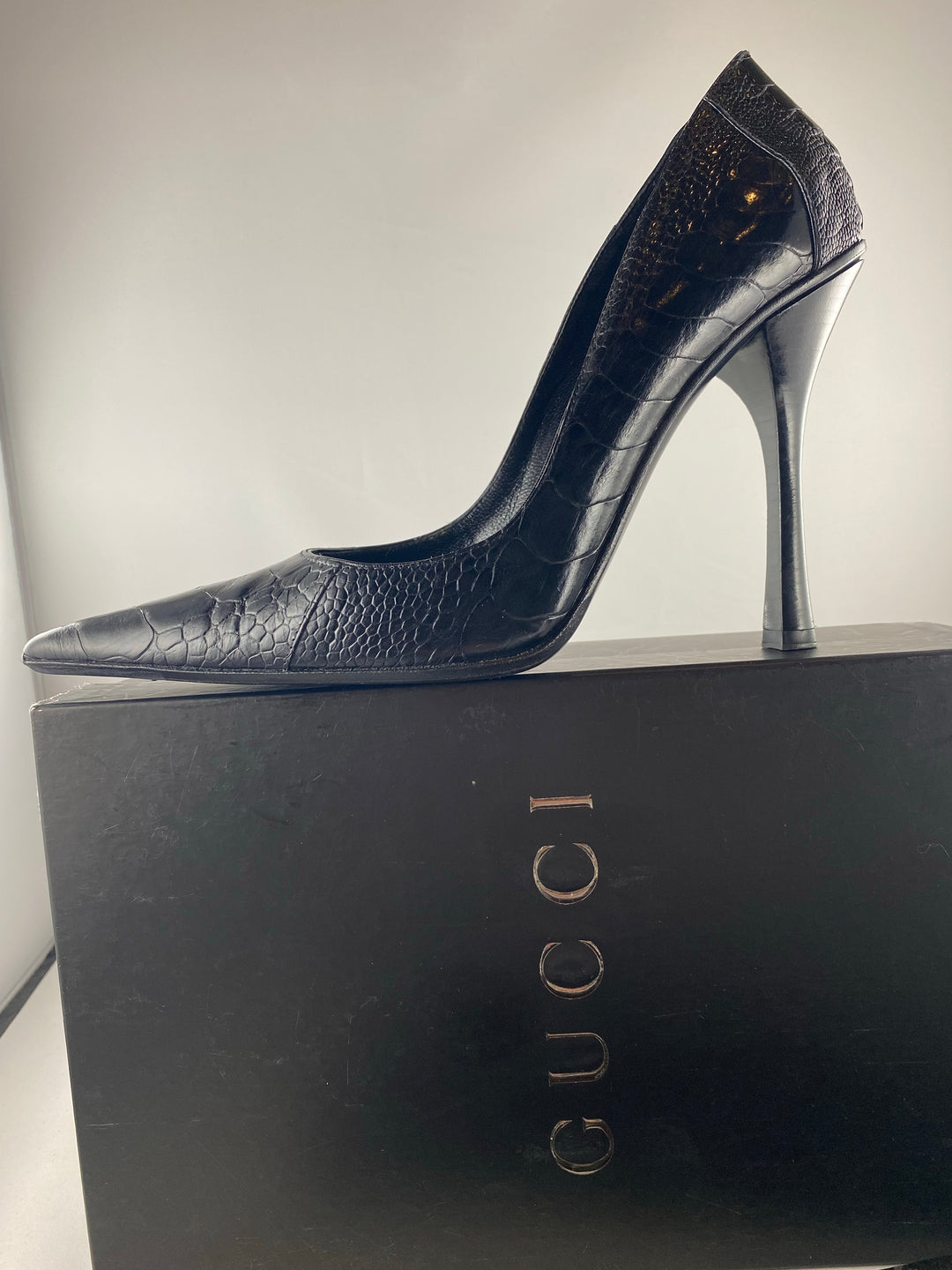 Iconic Tom Ford For Gucci Ostrich pointed pumps- IT 38 – LUXHAVE